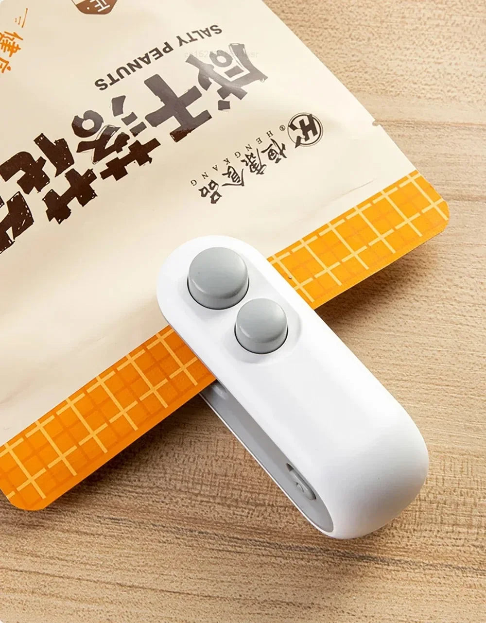 Portable Mini Sealer 2 in 1 Heat Sealer for Snacks Home Use Rechargeable Sealer Vacuum Sealer Snacks Plastic Bag Heat Sealer