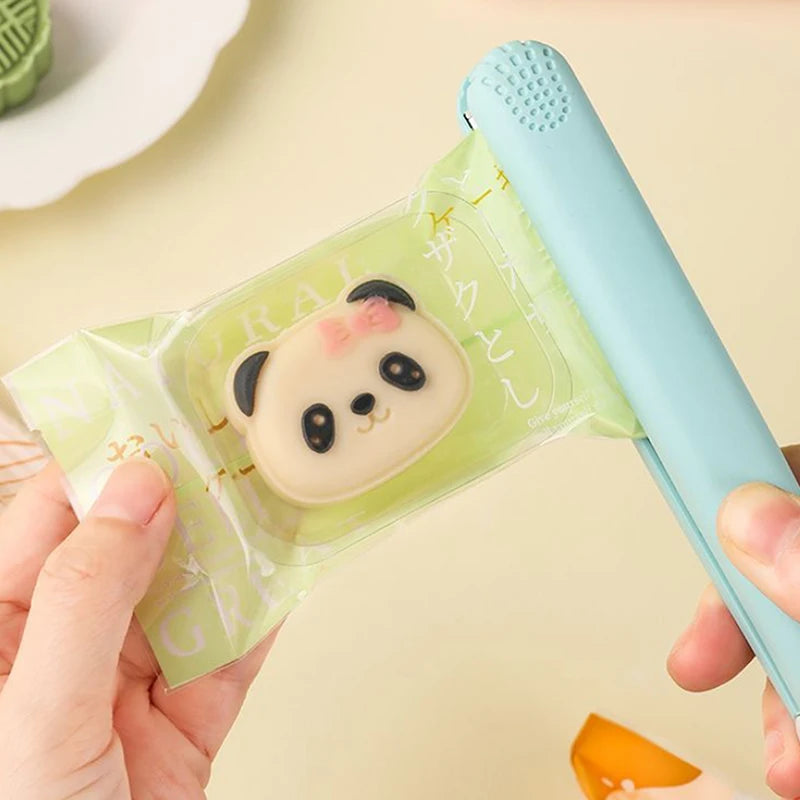 Mini Portable Plastic Sealing Machine Storage Household Bag Clip Handheld Seal Packing Impulse Sealer Kitchen Accessories