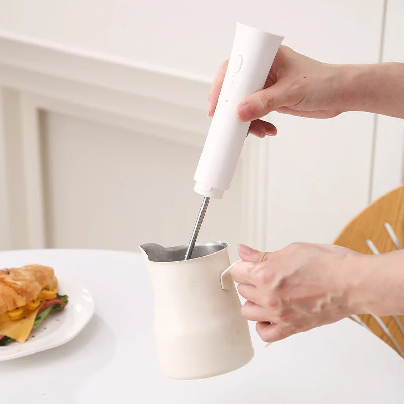 1ps Hot Selling Household Kitchen Small and Convenient Egg Beater Handheld Electric Charging Model Milk Frother Coffee Stirrer